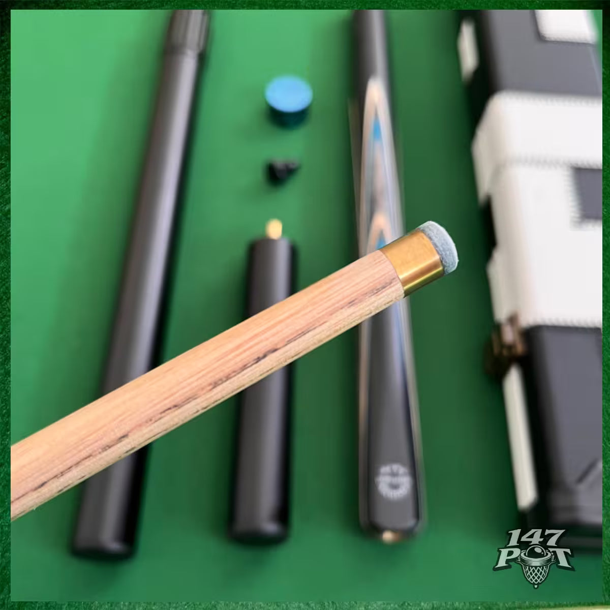 58 Inch Snooker/Pool 3/4 Jointed Ash Cue - 9.5mm Tip - Hard Case - 2x Extensions Bundle :: Blue & White Arrows